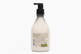 Natura Ekos Andiroba Restorative texture on skin showing smooth, hydrated feel