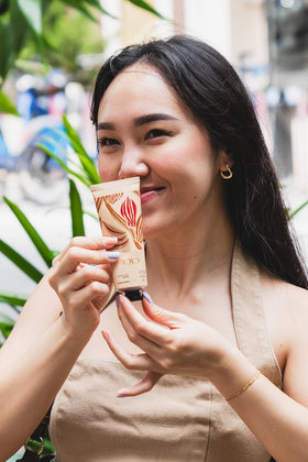 Natura Ekos Cacau hand cream with a delicate cocoa scent on hands.