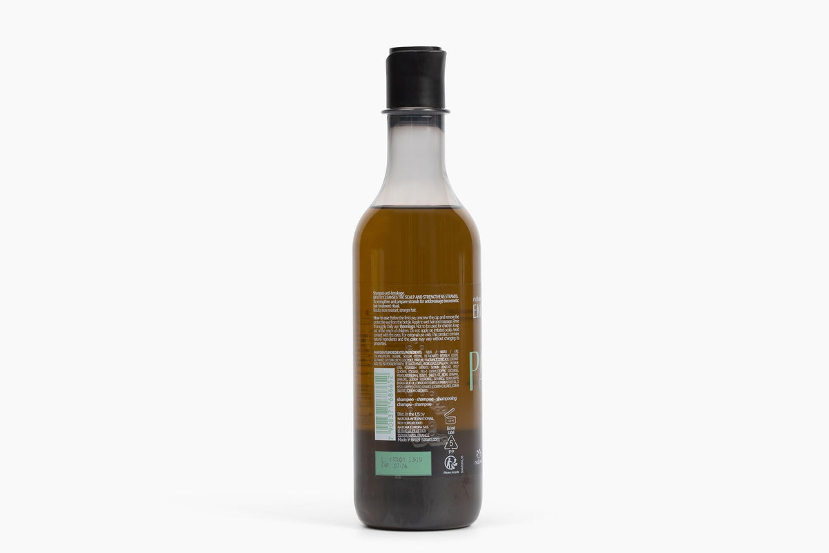 Natura Ekos Patauá Shampoo close-up highlighting natural ingredients.