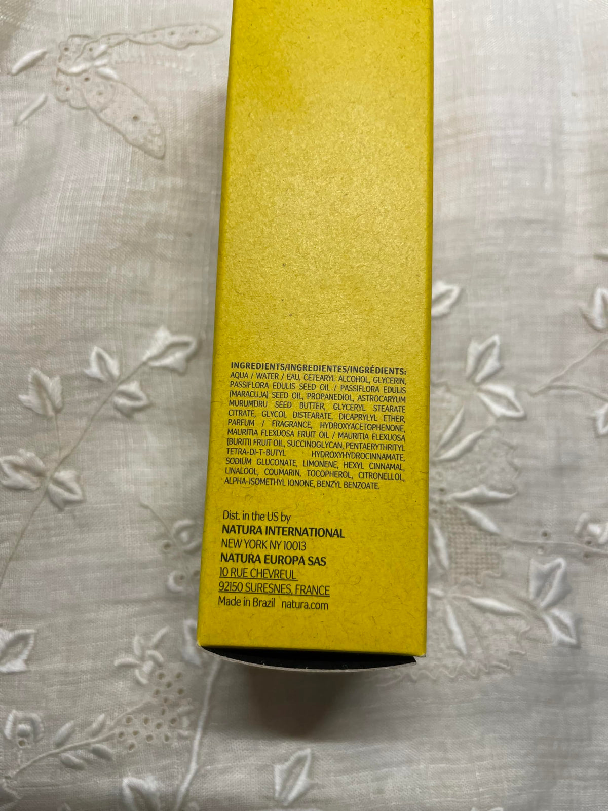 Natura lightweight, non-greasy cream suitable for everyday use.