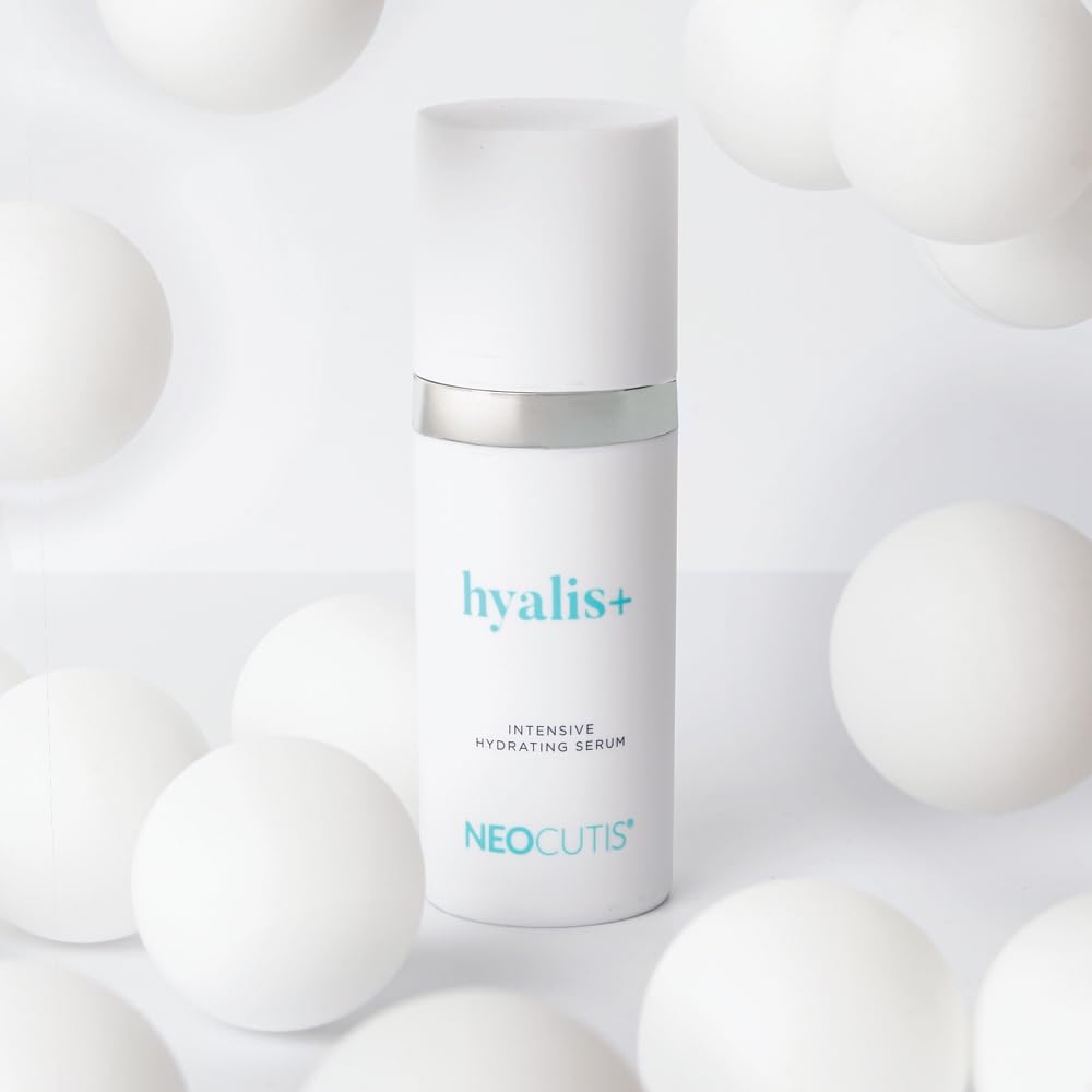 Ingredients close-up featuring sodium hyaluronate for hydration