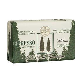 Nesti Dante vegetable-based cleansing bar highlighting triple-milled texture for smooth cleansing.