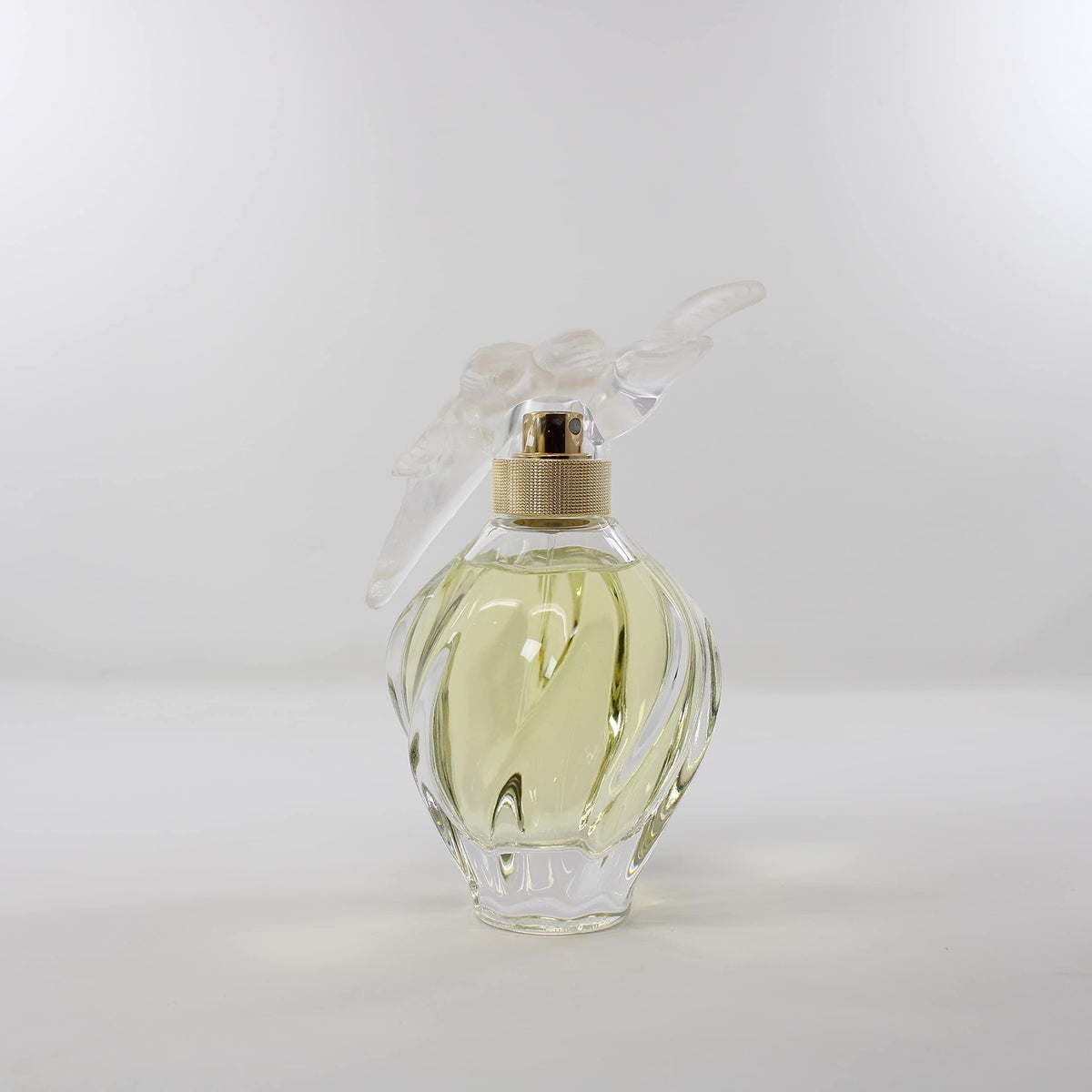 Nina Ricci L’Air du Temps display with box and ribbon for gifting.
