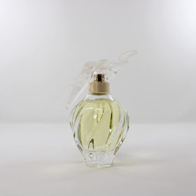 Nina Ricci L’Air du Temps display with box and ribbon for gifting.