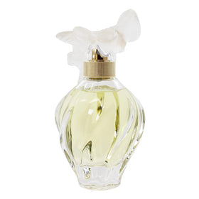 Nina Ricci L’Air du Temps spray nozzle captured for easy application.