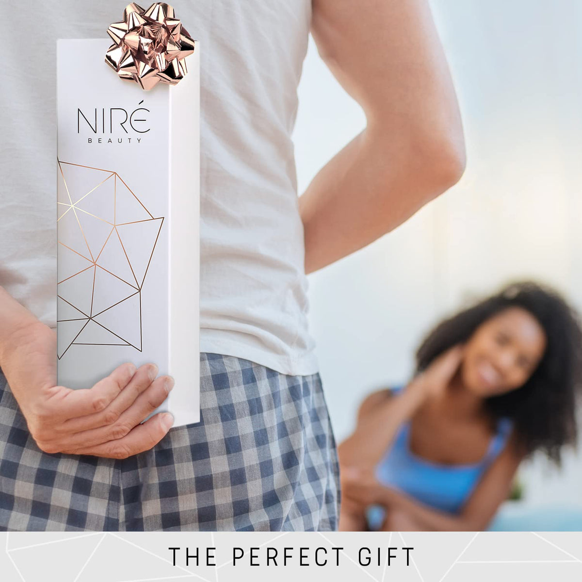 Nire Beauty premium gift box featuring vegan brushes.