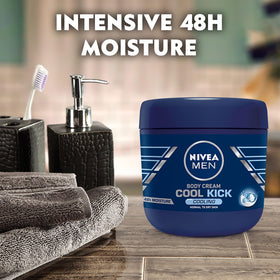 Close-up of texture from NIVEA Men Cool Kick for moisturized skin