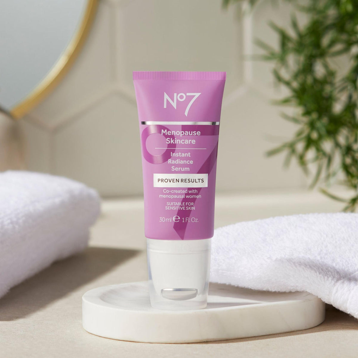 No7 cooling applicator in-use image conveys a refreshing wake-up feel during routine