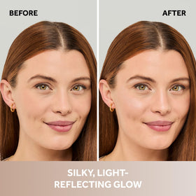 No7 Radiant Glow Powder demonstrates a smooth silk texture for effortless blending.