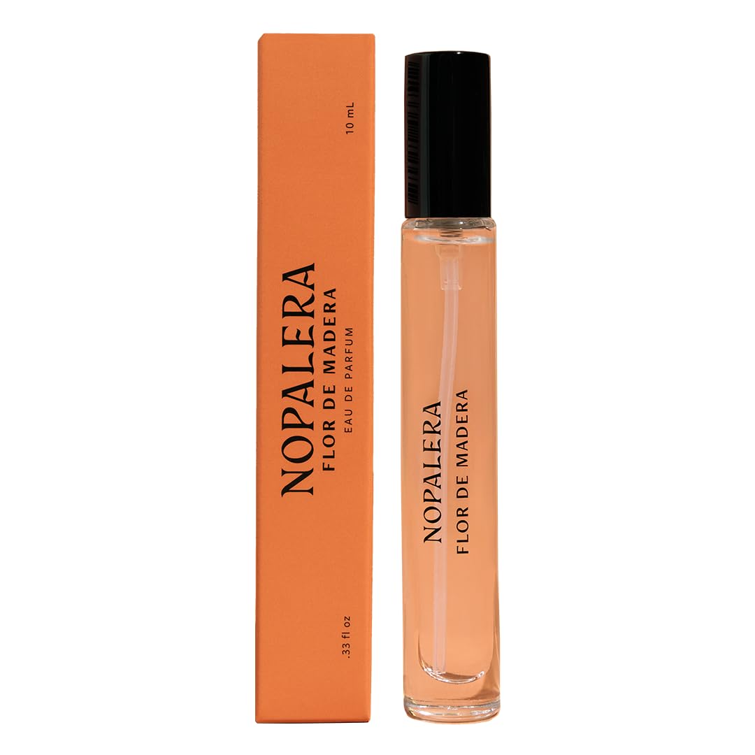Nopalera Flor de Madera bottle-cap shows elegant, travel-friendly design.