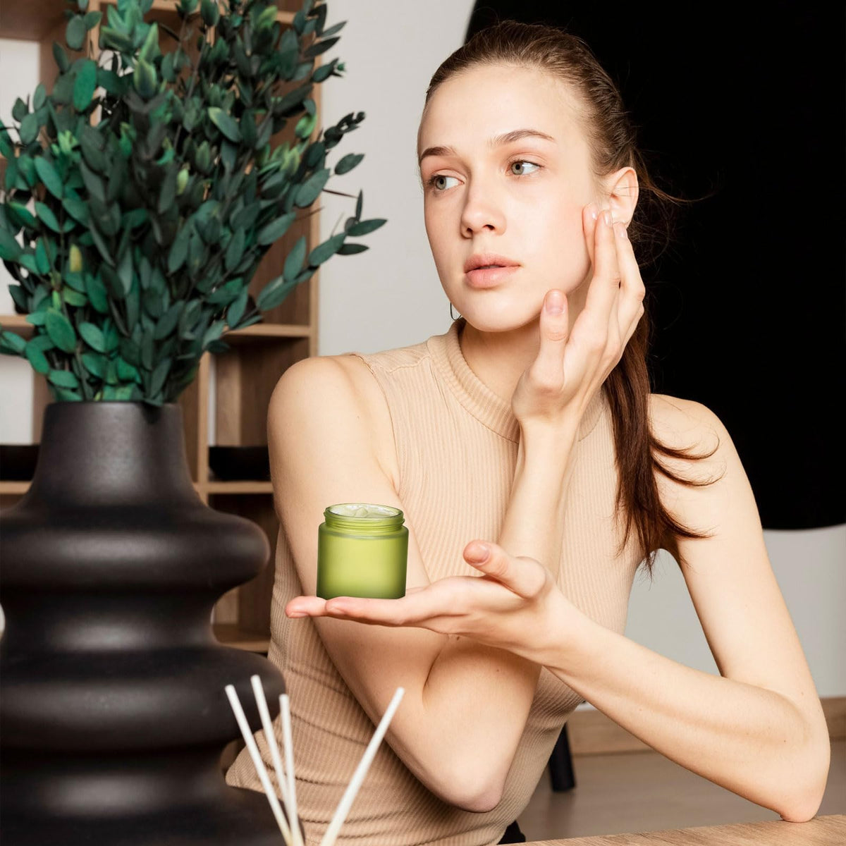 Norme glass jar ideal for cosmetics and spices in a compact form