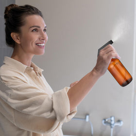 Norme PP funnels help precise pouring into spray bottles.