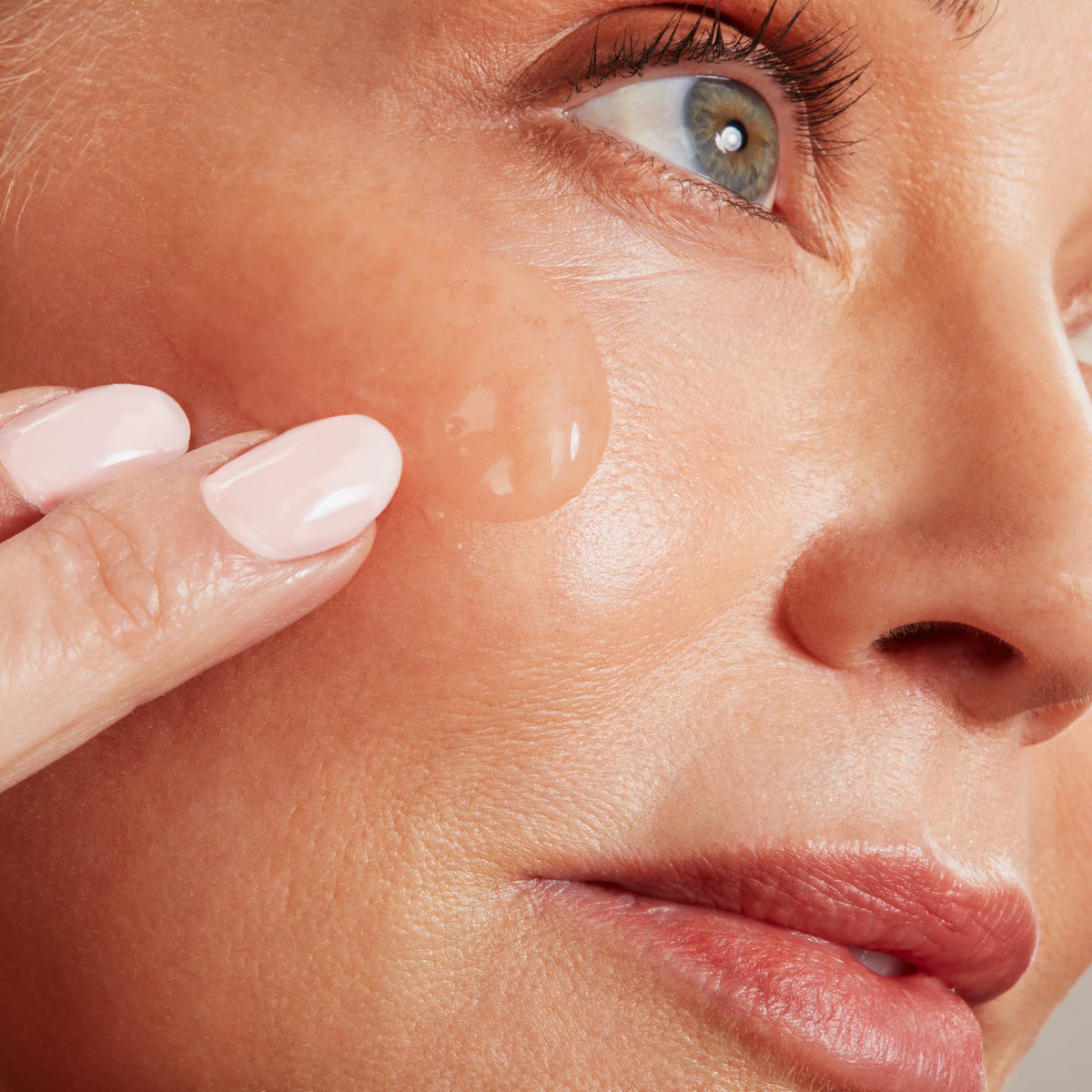 NuFACE 24-hour hydration gel with hyaluronic acid for plump, dewy skin.