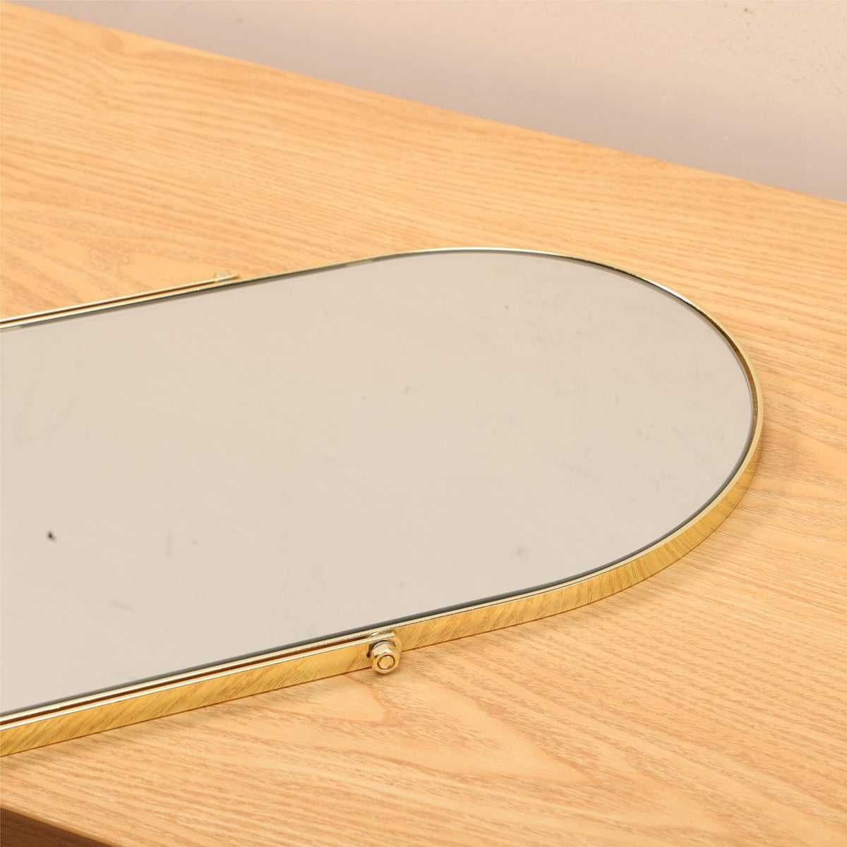 Numjeg stainless steel frame provides rust resistance and modern style