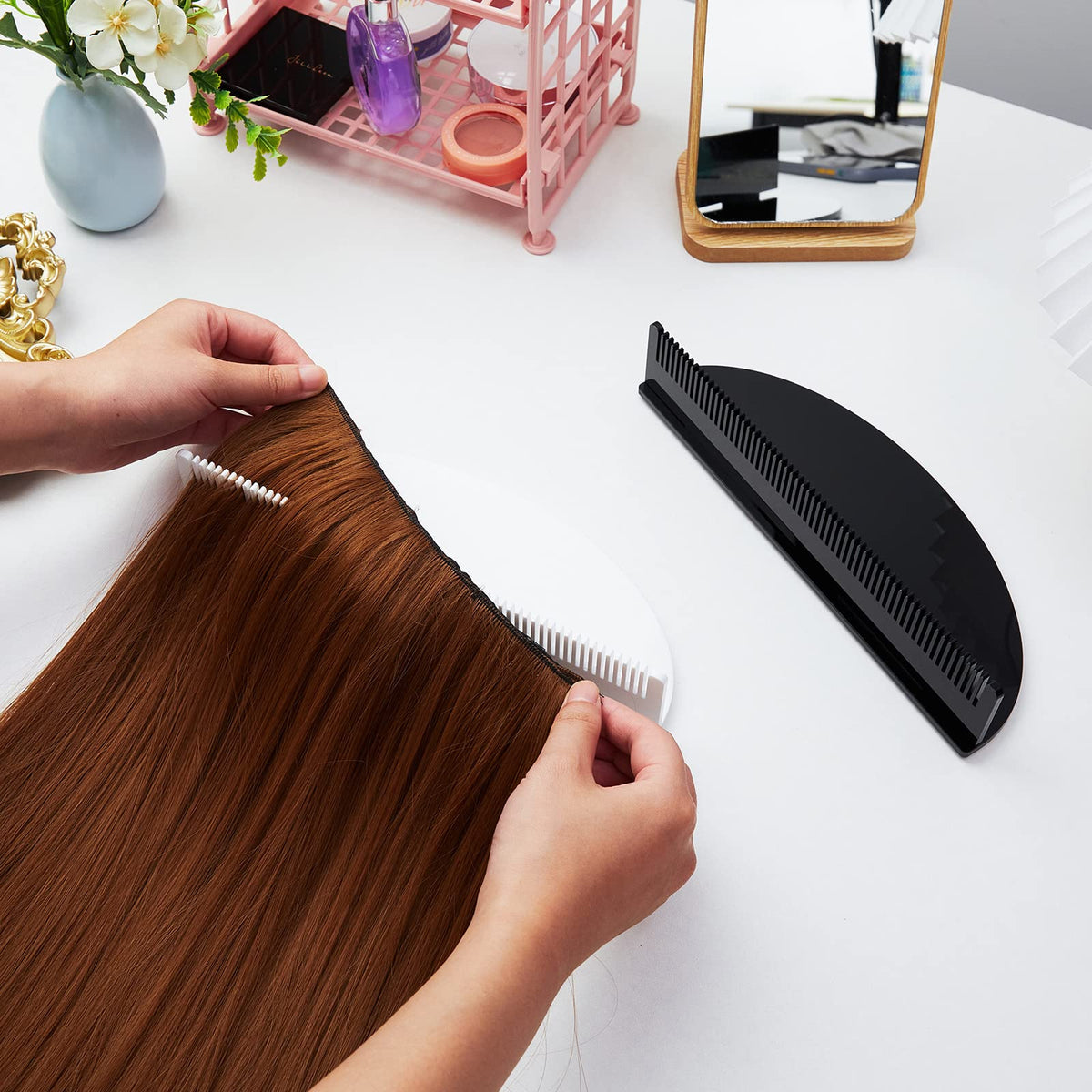 Nuogo color display stand highlights your extensions for easier color matching.