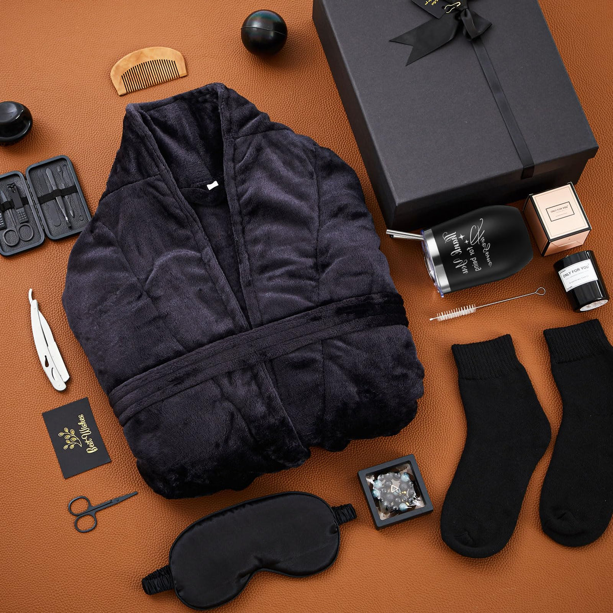 Nuogo men's bracelet adds a refined touch to outfits.