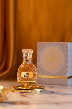 Nusuk Falak bottle close-up, caramel-vanilla-praline notes with lasting sweetness.