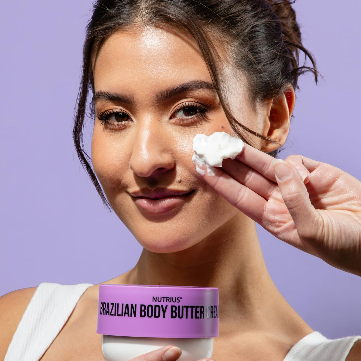 Nutrius shea and oil blend highlighting lasting moisture and skin nourishment.