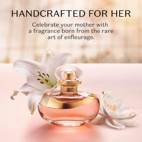 O Boticário Lily Satin creates creamy foam for a pampering cleanse