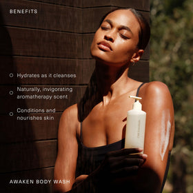 Foam-lather of Oak Essentials Awaken Body Wash highlighting gentle cleansing.