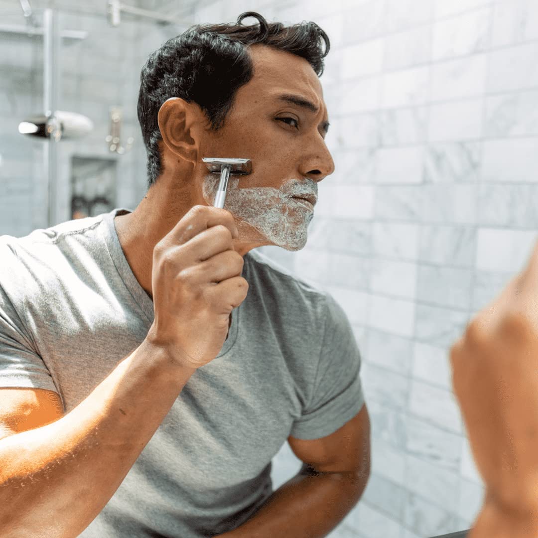 Oars + Alps TSA-friendly packaging makes travel shaving easy.