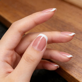 OCOUYVD multi-layer gel finish delivers a glossy, long-lasting look.