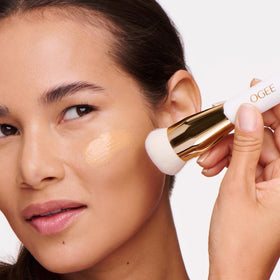 Ogee liquid foundation brush helps achieve even coverage and seamless finish.