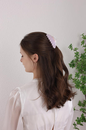 OideGuiing sequin powder clip styling for updos and loose looks.