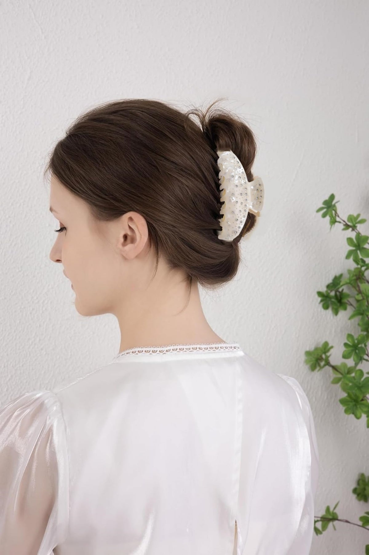 OideGuiing anti-slip claw clip offers secure, comfortable grip.