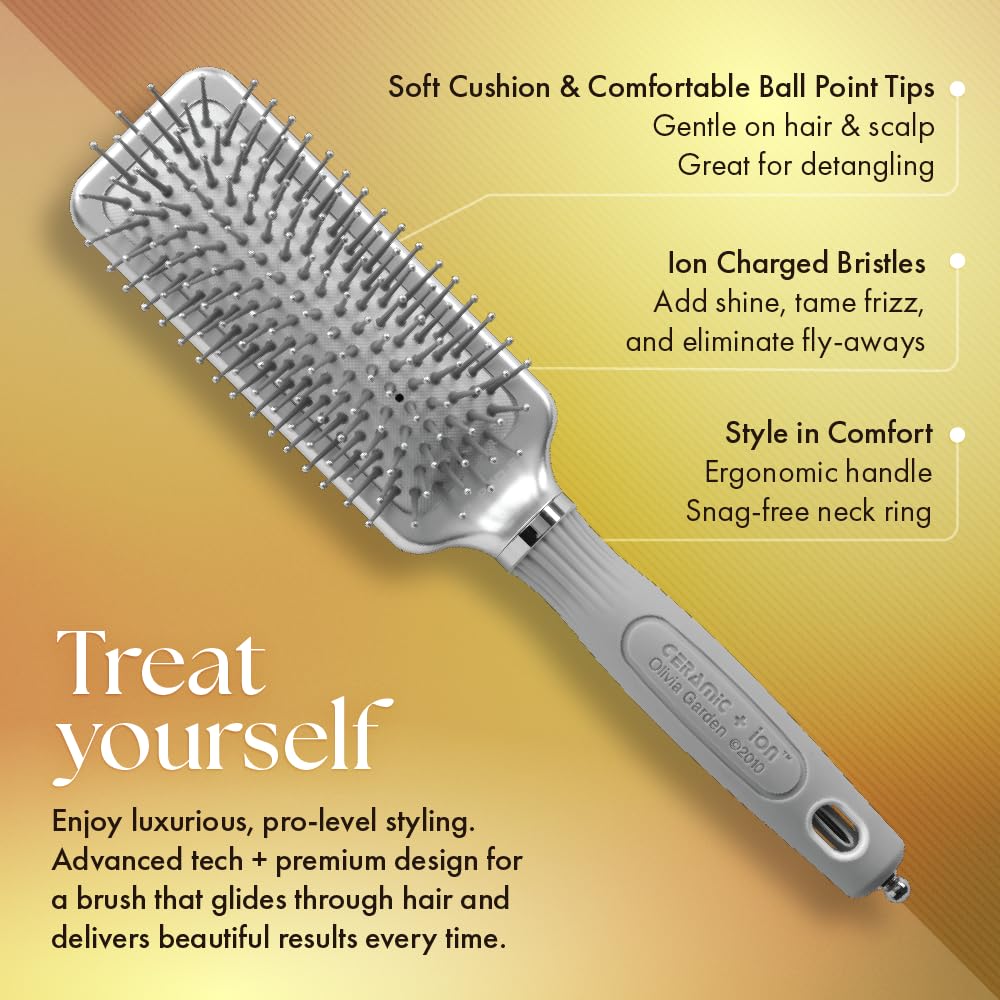 Ergonomic grip on the Olivia Garden Small Paddle Pro for comfortable styling sessions.