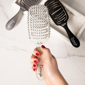 Olivia Garden iDetangle with adjustable tension for fine hair comfort and control
