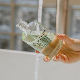 OLVERUM aromatherapy scene with soft lighting promoting calm ambiance.