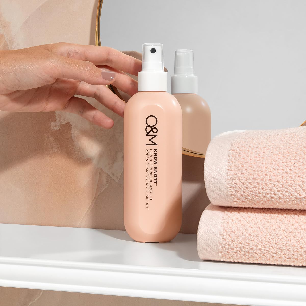 O&amp;M Know Knott bottle pour demonstrates controlled dispensing for quick detangling