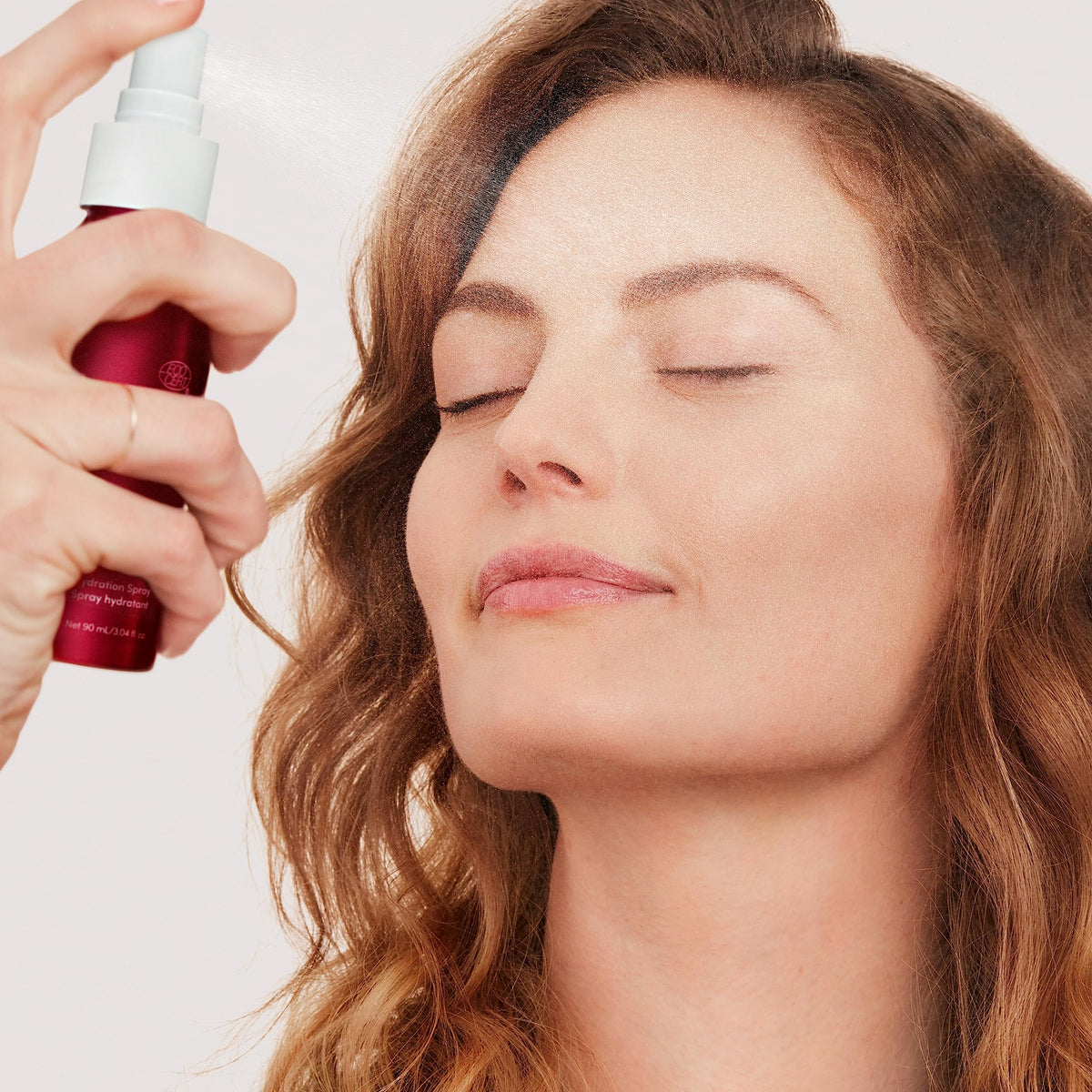 On-the-go makeup refresh with Pommisst Mini during daily activities.
