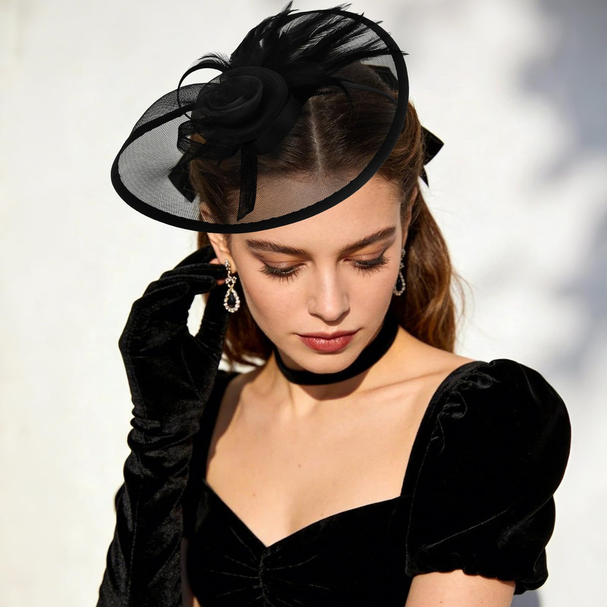 Ondder lightweight fascinator material keeps comfortable wear during long events.