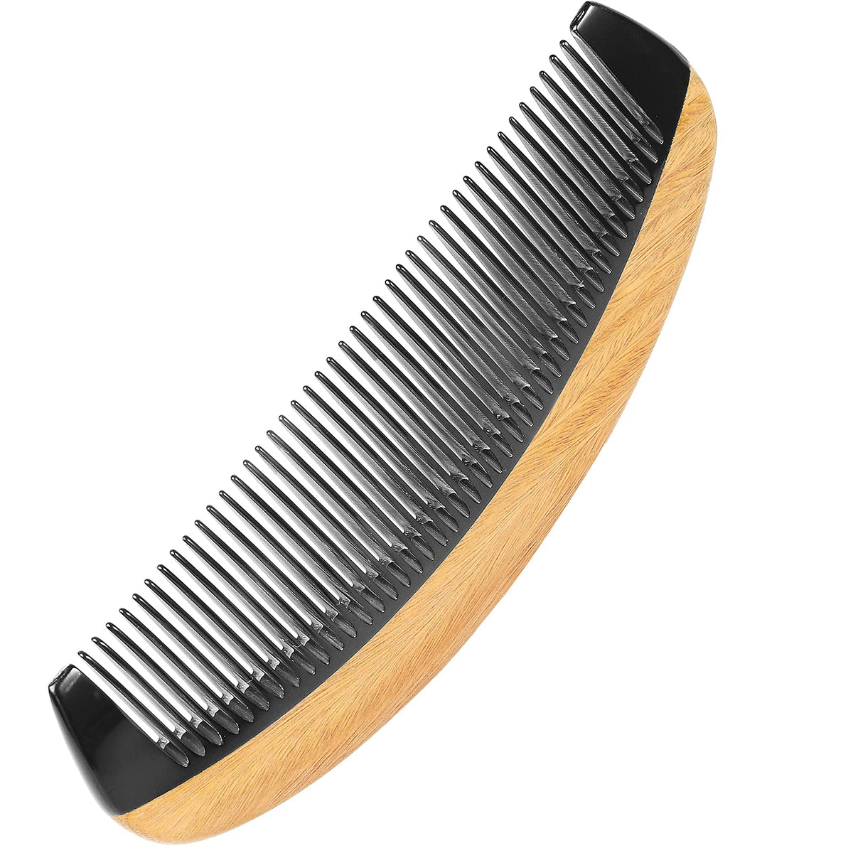 Onedor natural sandalwood scent detail during grooming