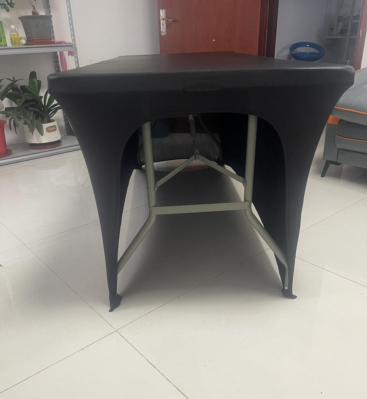 Onism cover protects a massage table from spills and stains during sessions.