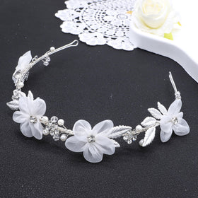 Oriamour adjustable headband for girls ensures secure, comfortable wear.