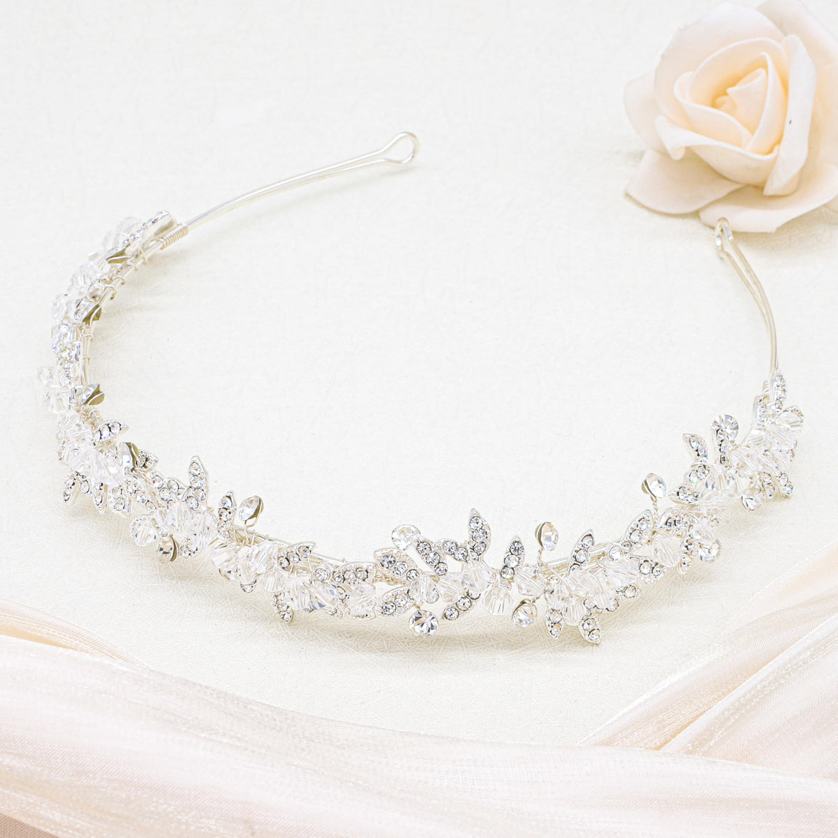 Oriamour silver wedding headpiece adds subtle sparkle