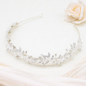 Oriamour silver wedding headpiece adds subtle sparkle