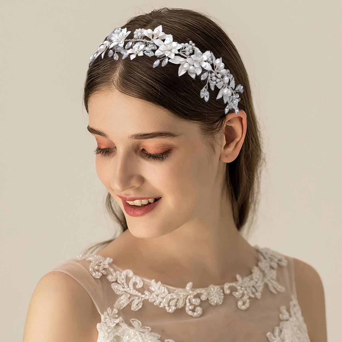 Oriamour sparkling bridal headband ideal for weddings, proms, and other special occasions.