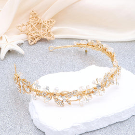 Oriamour bridal headband pairs with bridesmaids for cohesive wedding styling.