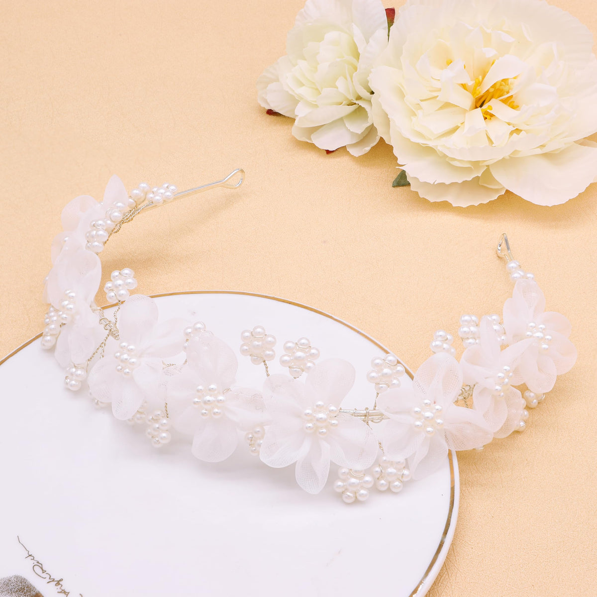 Oriamour wedding-ready accessory creates photo-ready moments with gentle sparkle.