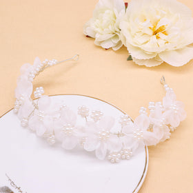 Oriamour wedding-ready accessory creates photo-ready moments with gentle sparkle.