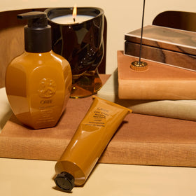 Oribe Côte d’Azur Nourishing Hand Crème application on hand shows quick absorption.