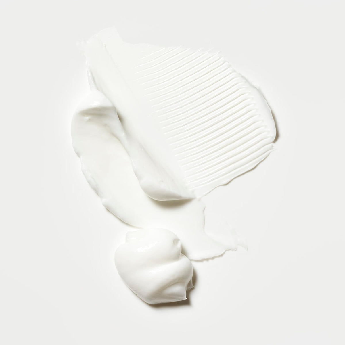 Oribe Côte d’Azur Nourishing Hand Crème texture swatch highlighting rich, non-greasy feel.