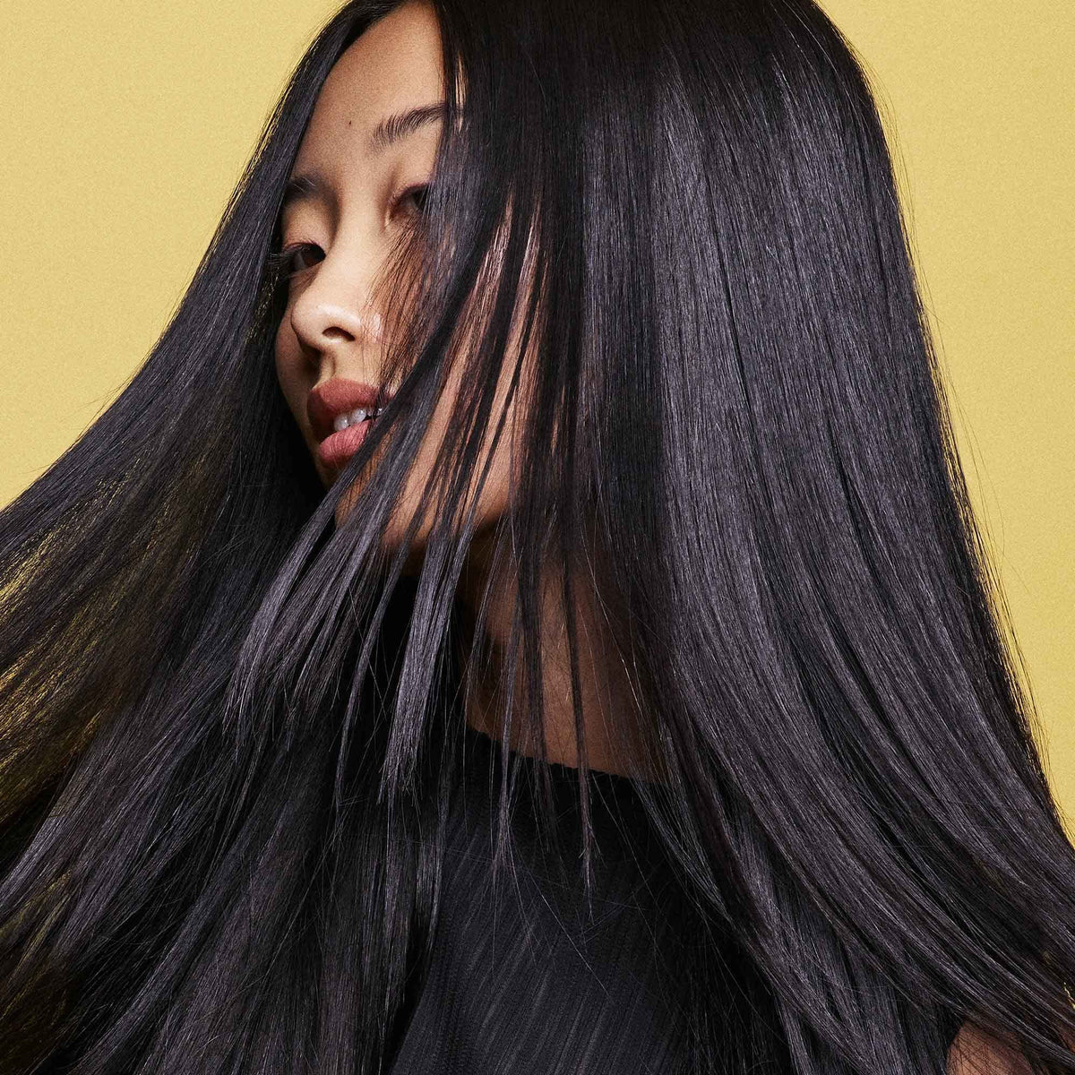 Oribe Hair Alchemy Resilience Shampoo floral blend daisy honeysuckle fortifies ends.