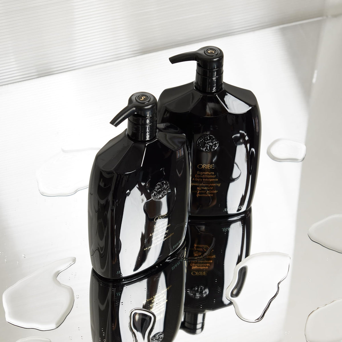 ORIBE Signature Conditioner delivers radiant shine and smoother strands.