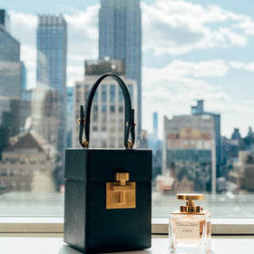Oscar de la Renta Alibi box display, elegant gift-ready packaging.