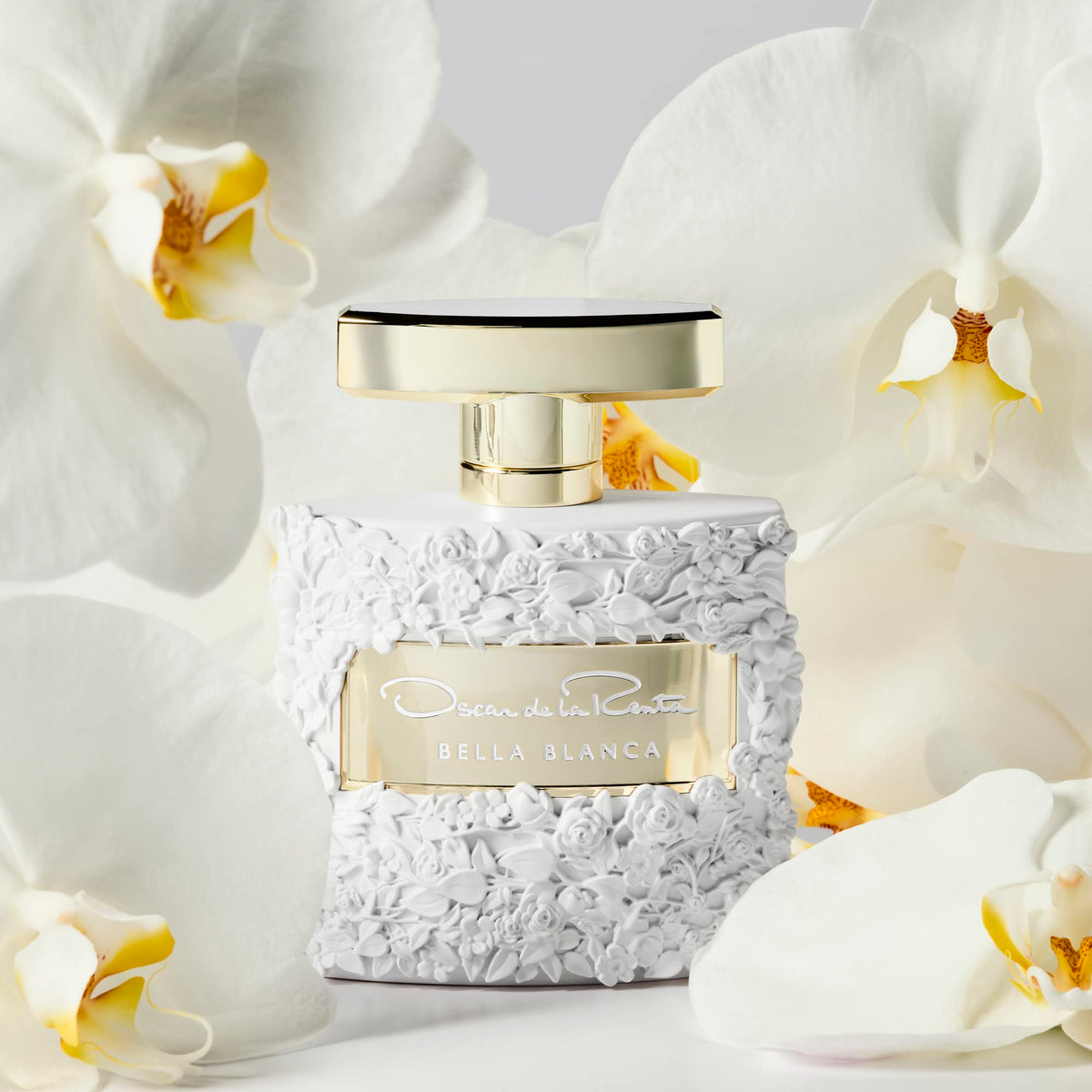Bella Blanca floral notes create a bright daytime fragrance aura.